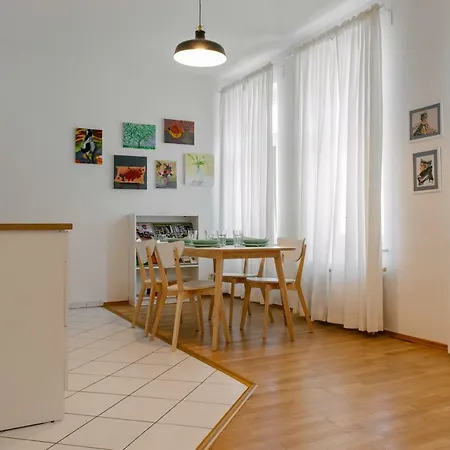 Апартаменты New Studio Old Building Vibrant Lindenau Wifi Tv
